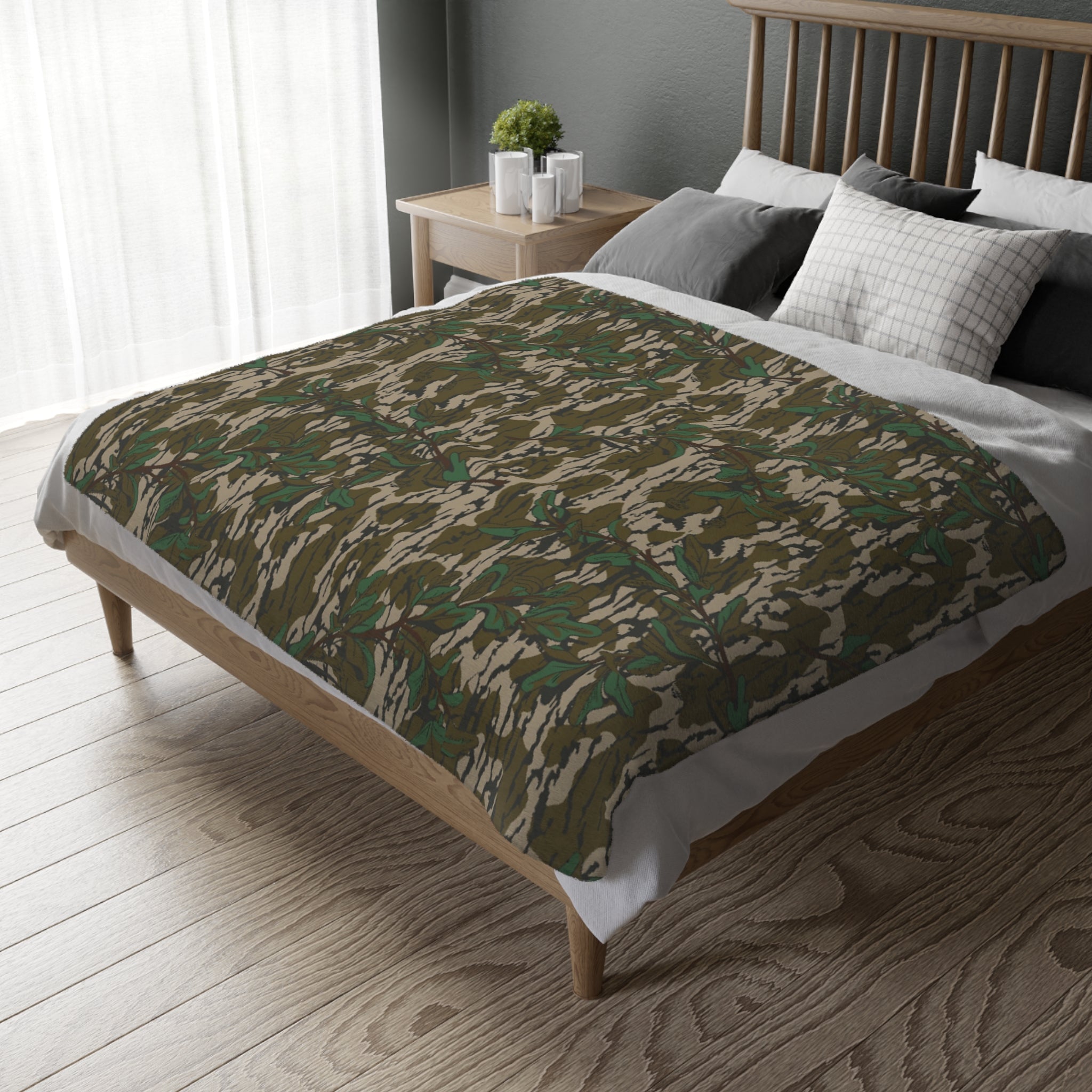 Greenleaf Camouflage Fleece Throw Blanket (Two Size Options)